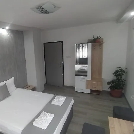 каламанди ゲストハウス 3*